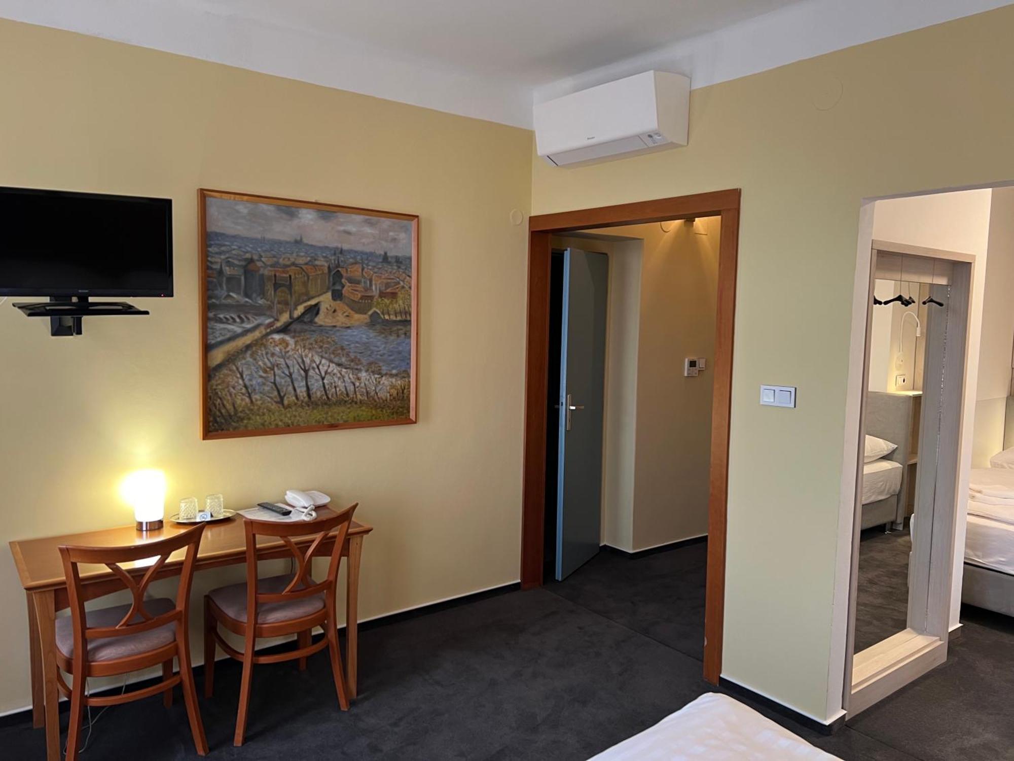 Hotel Praha ลิเบอเรซ ภายนอก รูปภาพ